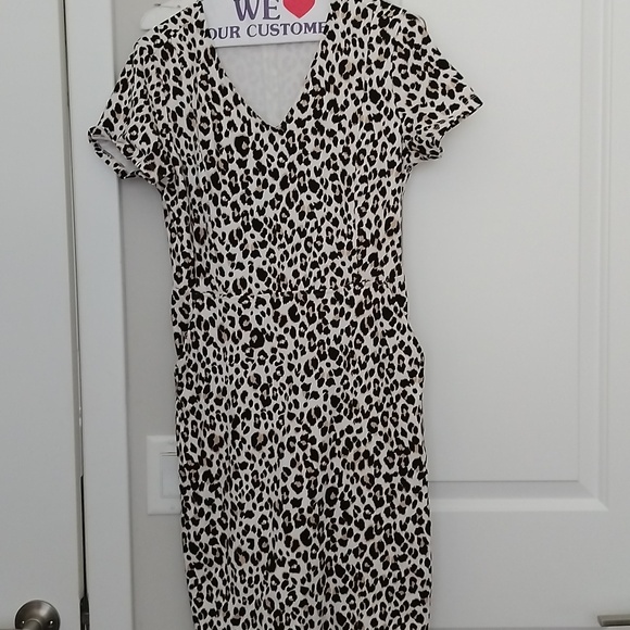 Old Navy Dresses & Skirts - Cheetah dress 2 pockets
